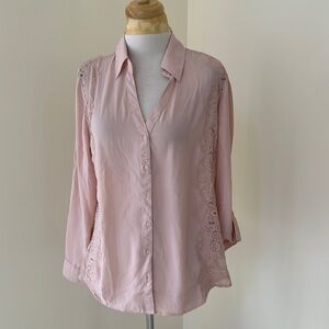 New! English laundry blush large button up shirt with lace.